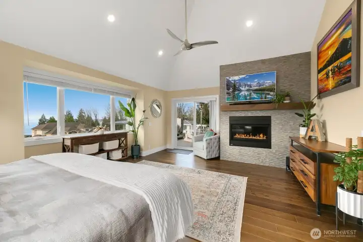 Upper primary suite with a 42" Montigo Phenom Linear wall gas fireplace