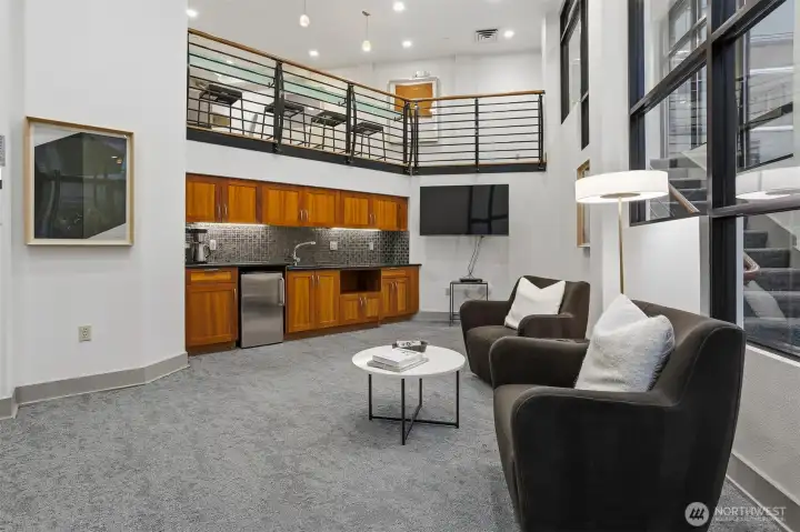 This common area in the North building is perfect for meetings or socializing with other owners in the complex.