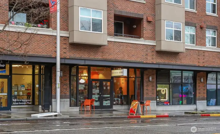 There are some wonderful shops located on the first floor of the two buildings. Wow! How convenient!