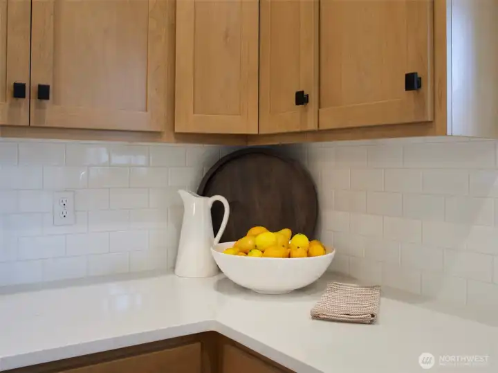 Kitchen Tile backsplash & Quartz Counters