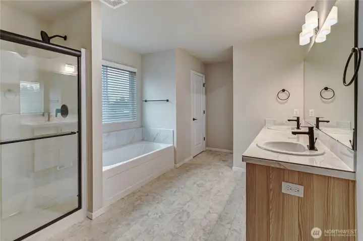 Photos of a previously built Rainier plan. SOme upgrades may appear that are no longer available.