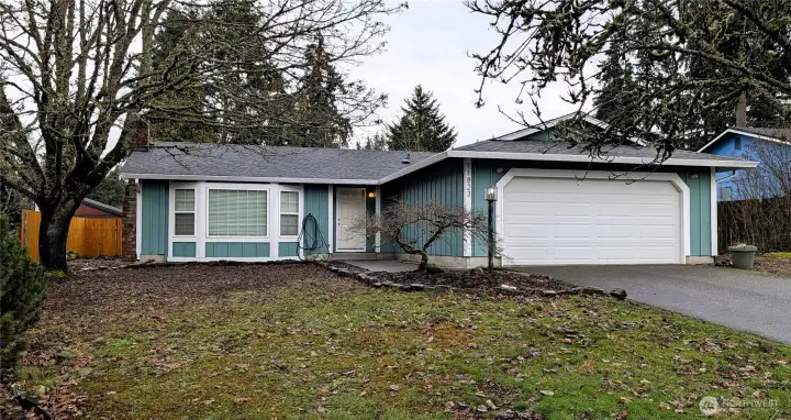 Welcome to #11823 150th St Ct E, Puyallup, WA 98374. 3 Br, 1.75 Ba, 1433sf on 1/4 acre fenced lot