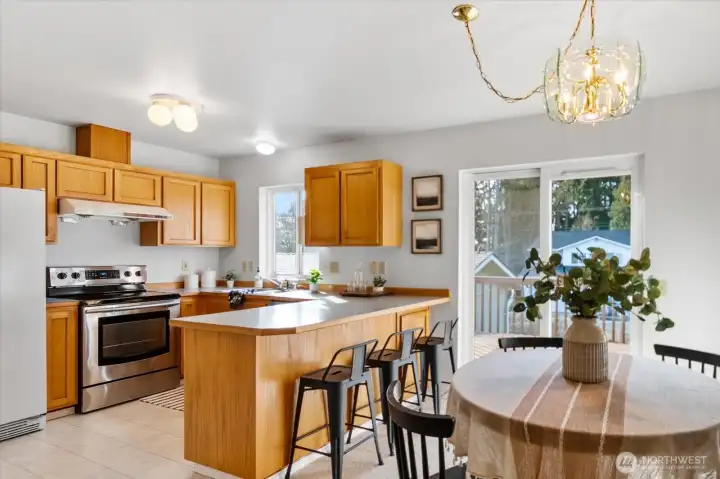 Kitchen with eat up bar