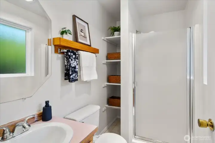 Primary bed ensuite bath