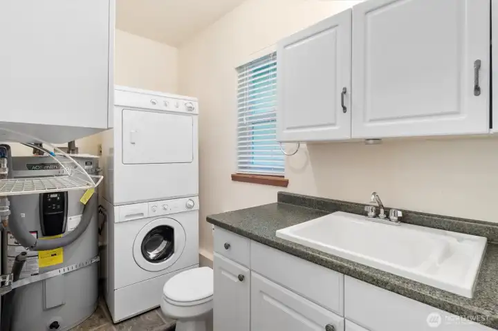 2nd bathroom / laundry room on off living room