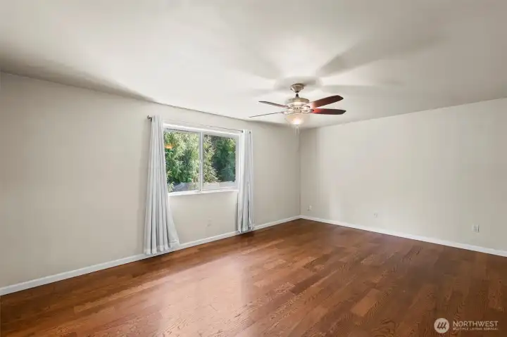 The upstairs primary is large and light!