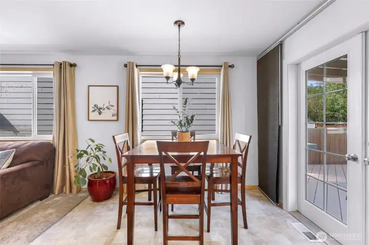 Plenty of space in the dining room