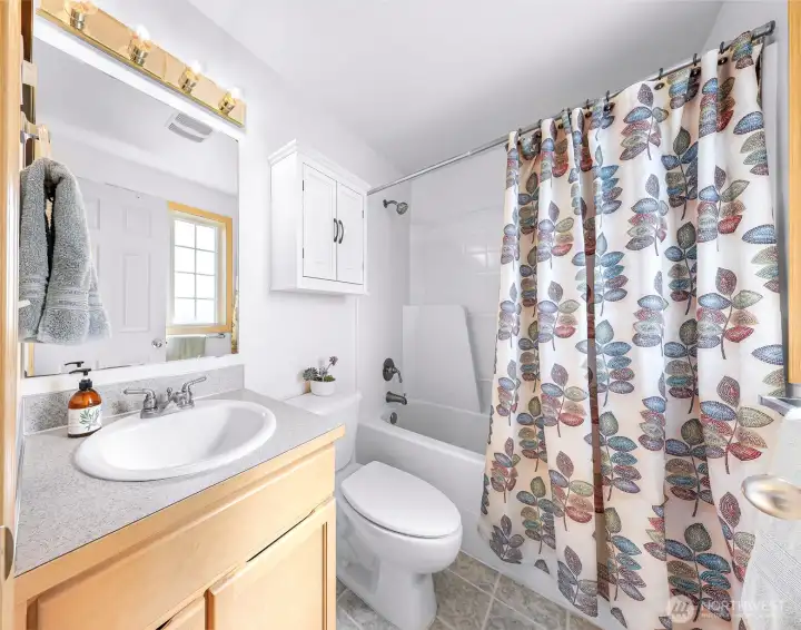 Full primary bathroom
