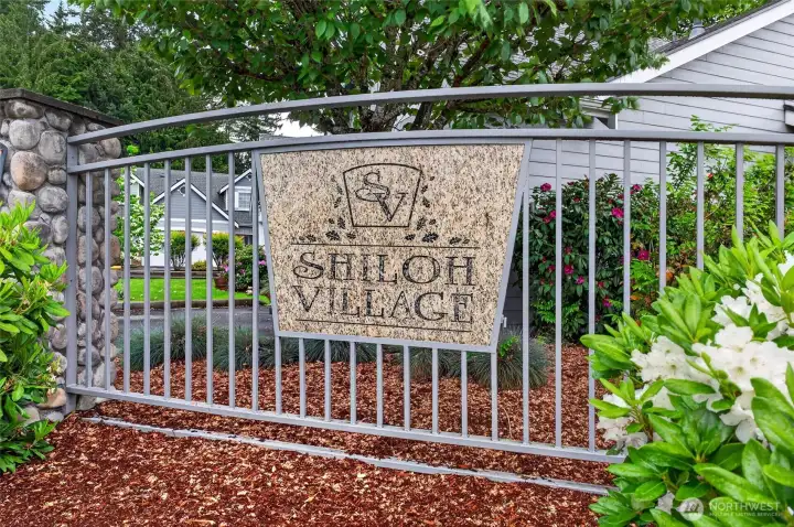 This is small community of town homes with easy access to Hwy 18, Costco, library and all things Covington.
