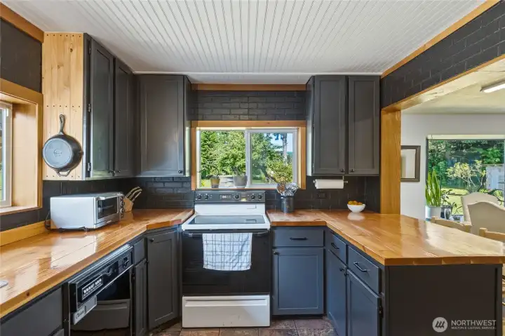 Open plan kitchen 2