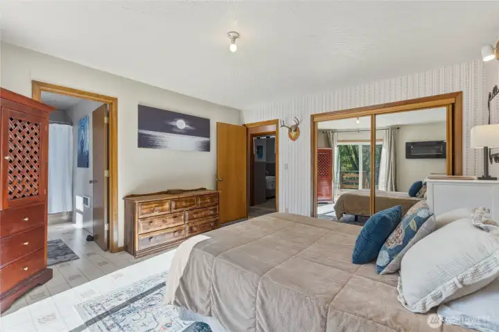 Primary ensuite bedroom