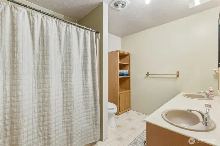 Shared full bathroom