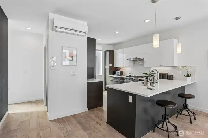 Gourmet kitchen with powerful range hood over five burner cooktop, and ultra-quiet Bosch dishwasher. Gourmet kitchen with powerful range hood over five burner cooktop, and ultra-quiet Bosch dishwasher.