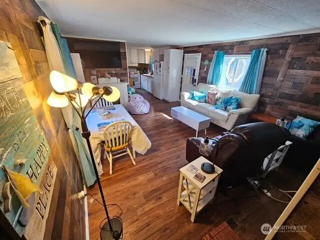Living room with open plan to the kitchen.