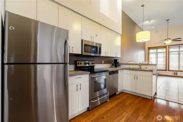 Notice the 13' ceilings in this condo!!!