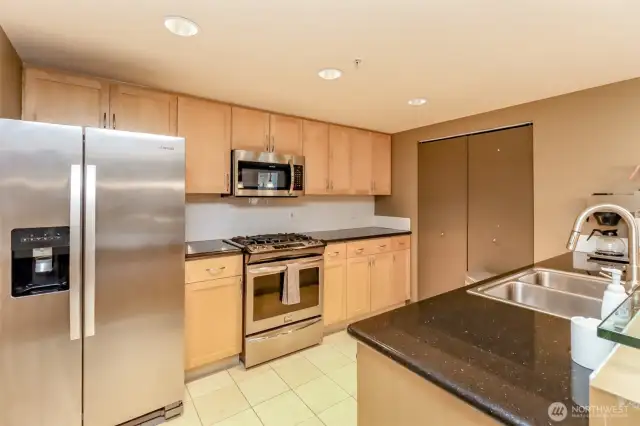 ommon Area - Owner's Suite Kitchen