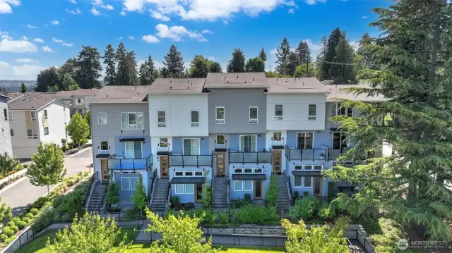 12 Degrees North is a newer condominium complex built by Pulte construction.  Located in Lake Forest Park with an easy walk to all amenities.