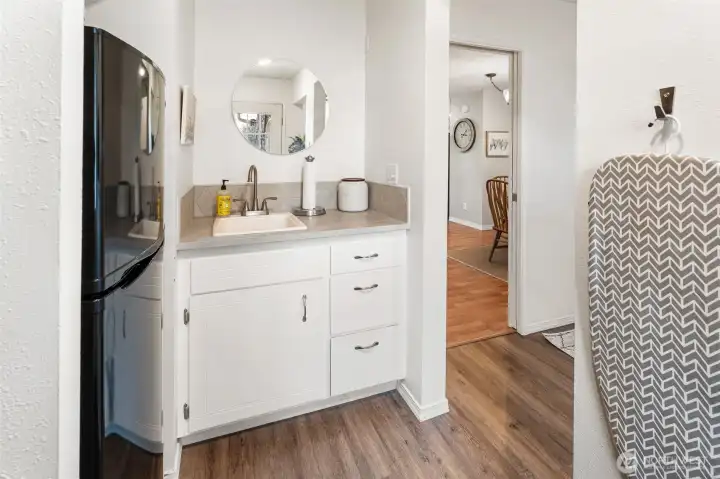 utility room with deep sink