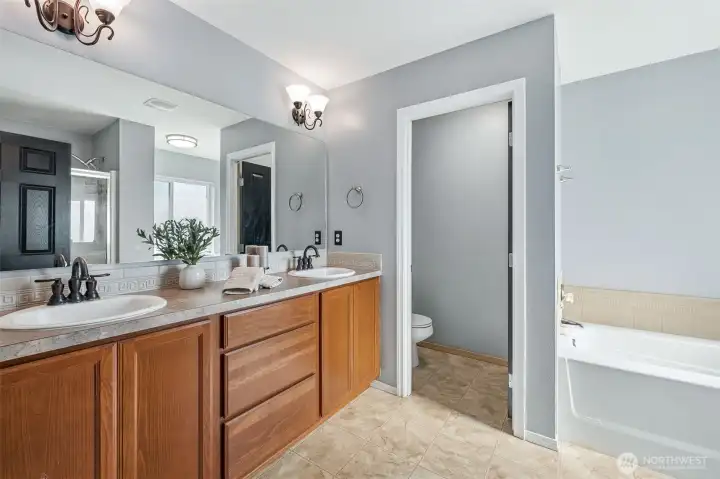 Primary 5-piece bath