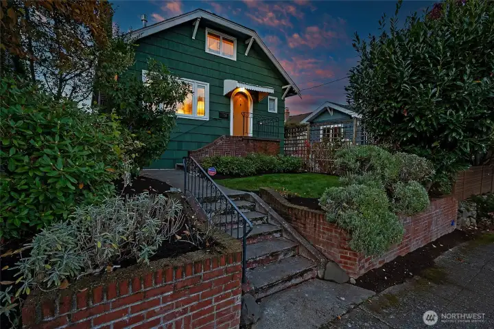 Classic Craftsman Bungalow!