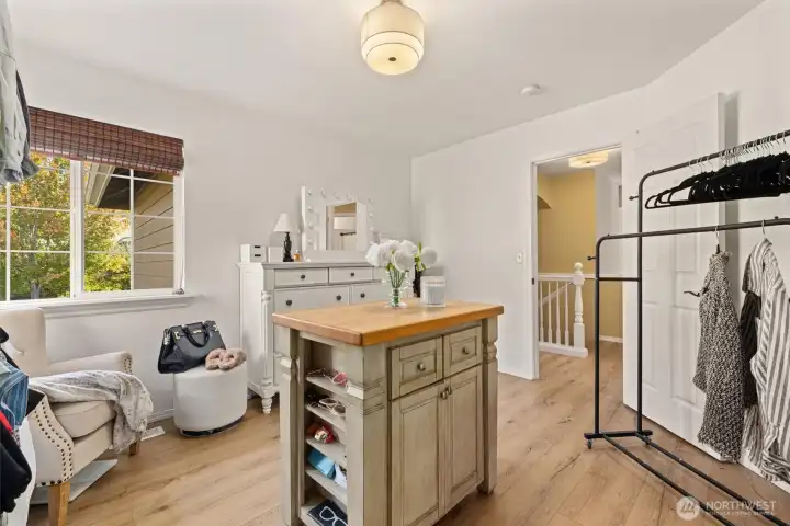 2nd guest bed, currently used as a closet!