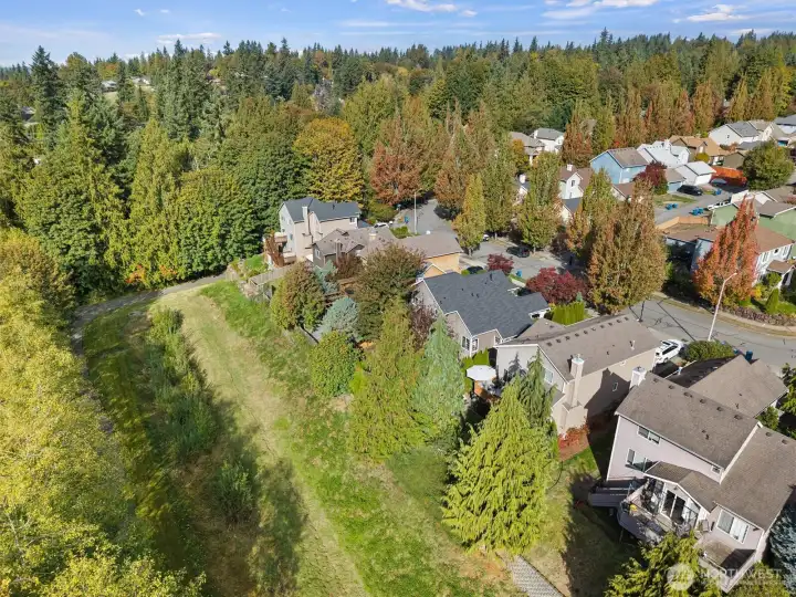 Greenbelt behind your lot, easy access to the walking trail