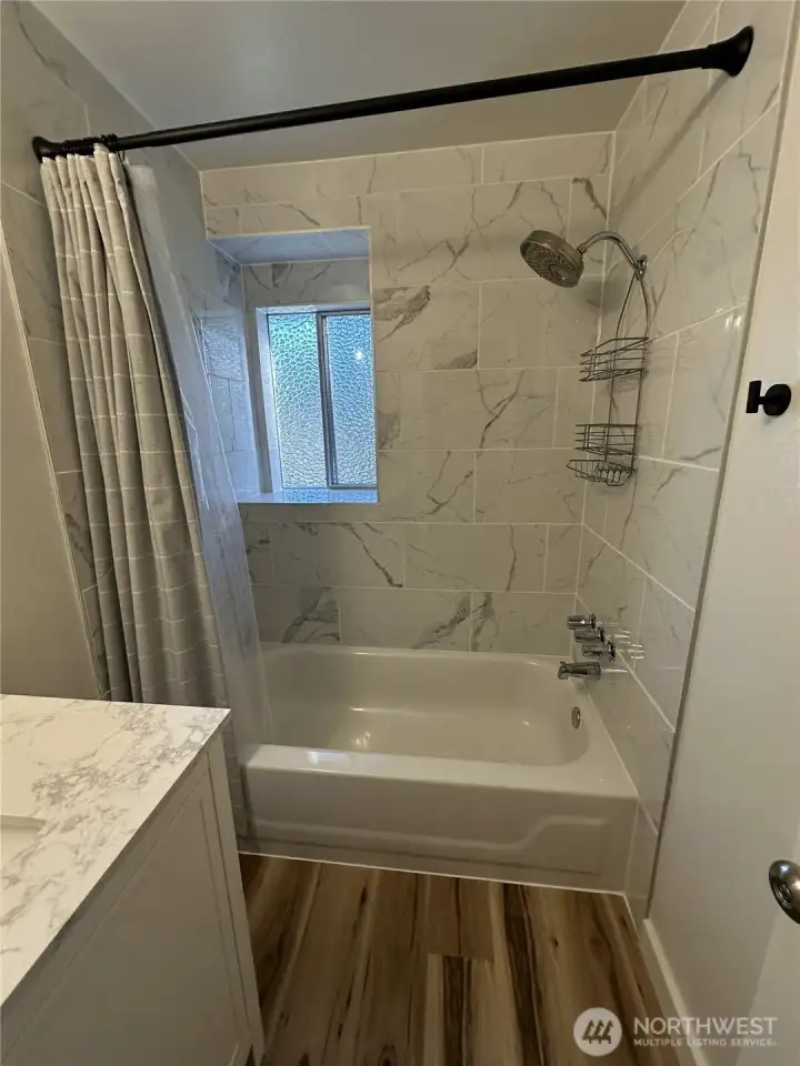 Upstairs Main Bathroom