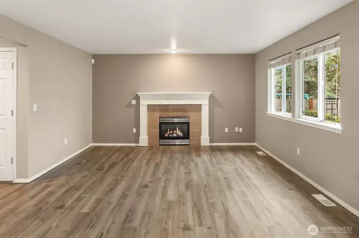 Family room unstaged