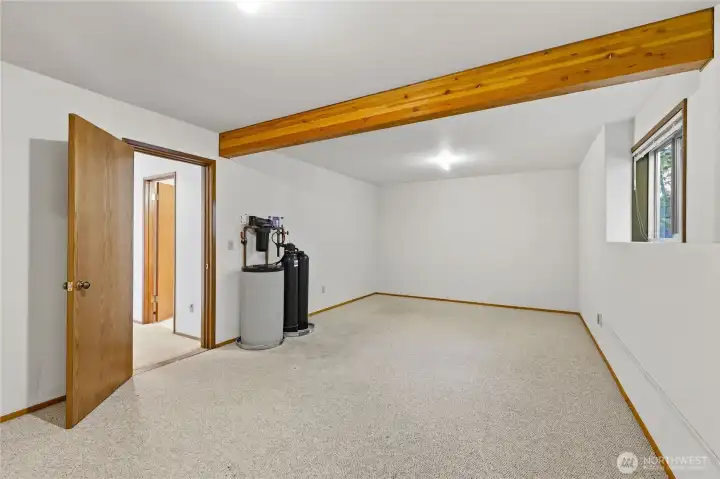 Extra room -- storage, crafts or ??