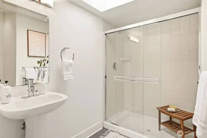 2nd primary en suite