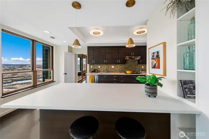 The kitchen opens toward the main entertaining rooms, allowing conversation and light to move easily through the penthouse. The kitchen opens toward the main entertaining rooms, allowing conversation and light to move easily through the penthouse.