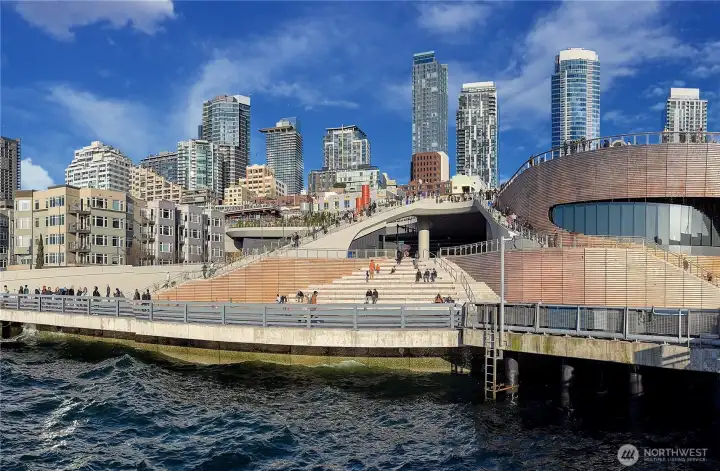 Waterfront parks and piers connect the city to Elliott Bay just moments from the penthouse residence. Waterfront parks and piers connect the city to Elliott Bay just moments from the penthouse residence.