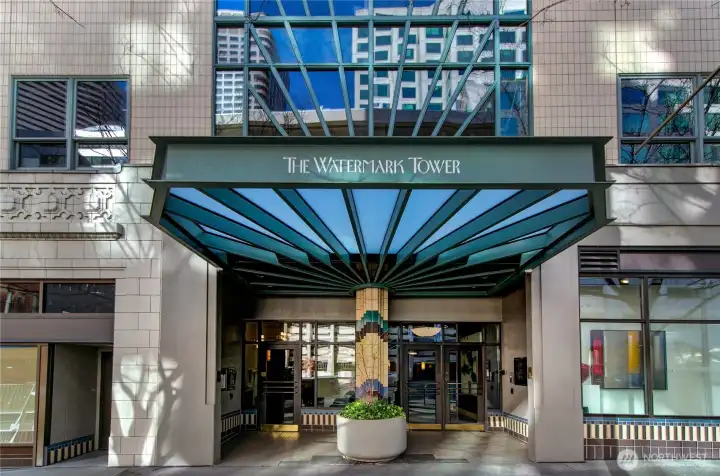 Arrival at The Watermark establishes a composed entry into one of downtown Seattle’s enduring residential towers. Arrival at The Watermark establishes a composed entry into one of downtown Seattle’s enduring residential towers.