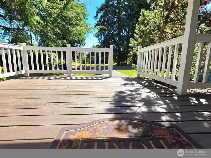 Entry deck