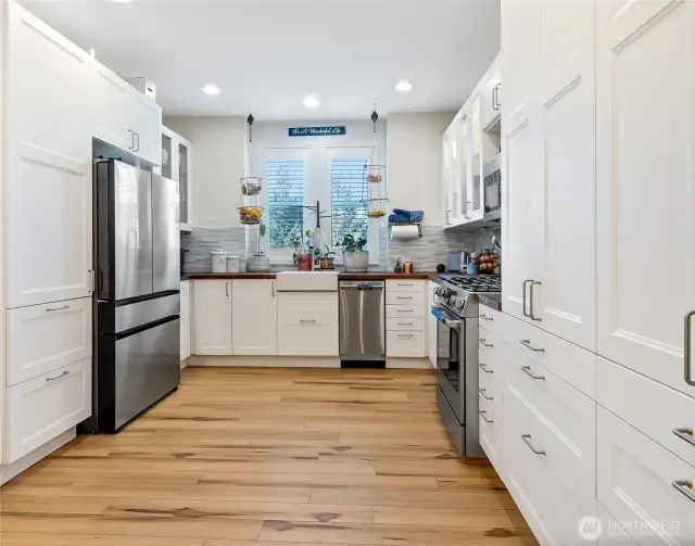 You’ll love how the cabinets integrate dramatic glass-front doors with back-lighting and illuminate this kitchen with style! Maximum efficiency layout presents many extra electrical outlets, pull-out drawers everywhere, butcher block countertops, appealing apron-front farmhouse sink, and more in this completely updated kitchen.