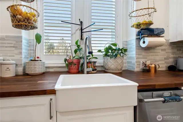 Contemporary apron farmhouse sink partners with a high efficiency, eco-friendly dishwasher, “right-sized” to use less space, water, and energy. Smart design and appealing style, too.