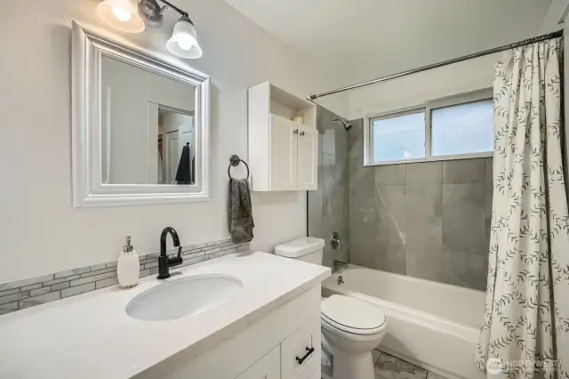 Full bathroom - Upstairs.