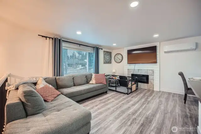 Livingroom upstairs.