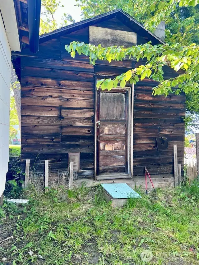 Storage shed
