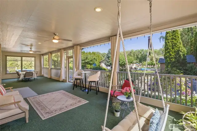 Screened in Patio
