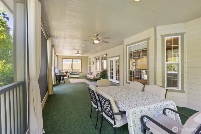 Screened in Patio