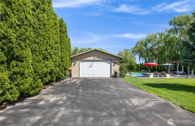Detached Garage