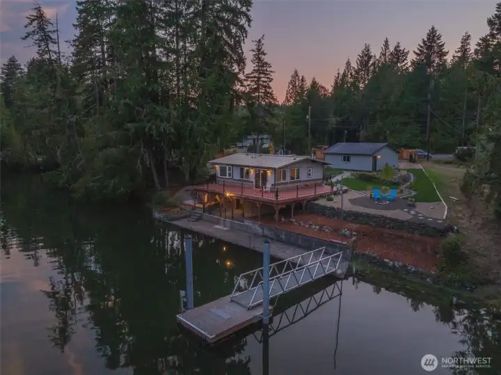 Living in natures paradise close to shopping, golf and town. Don't miss this excellent opportunity to own this one of a kind waterfront home and additional building lot, as a full time residence or a retreat from the big city life