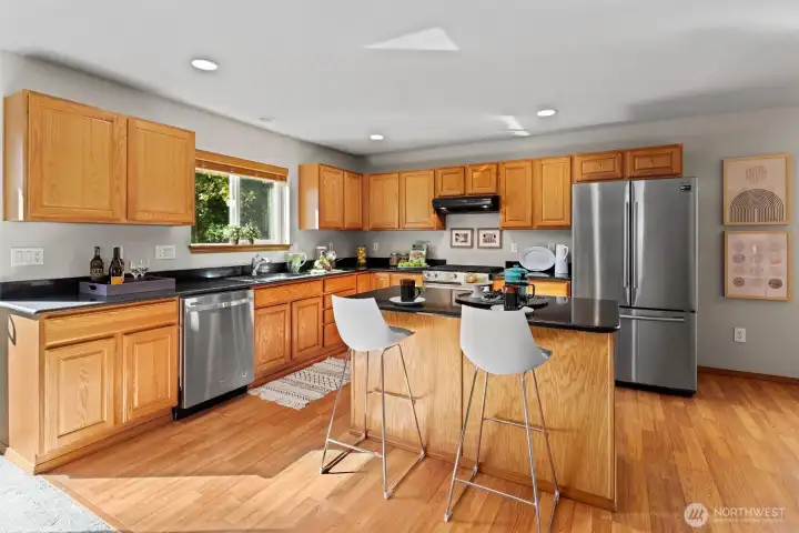 Granite countertops & SS appliances!