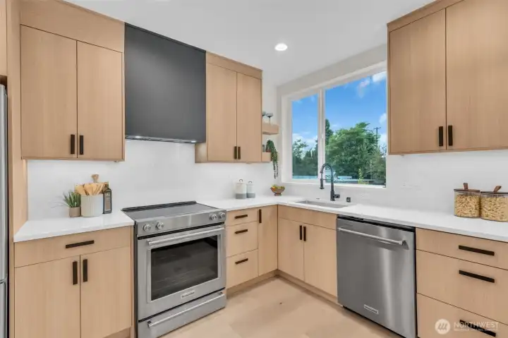This multiple cooks, multi visitors design makes this kitchen the heart and soul of this home.