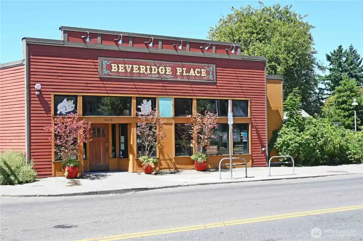 Want convenience? Look no further. The Morgan Junction neighborhood includes shopping & a range of dining options, all just steps from your front door (this local pub is famous for its Quiz Night).
