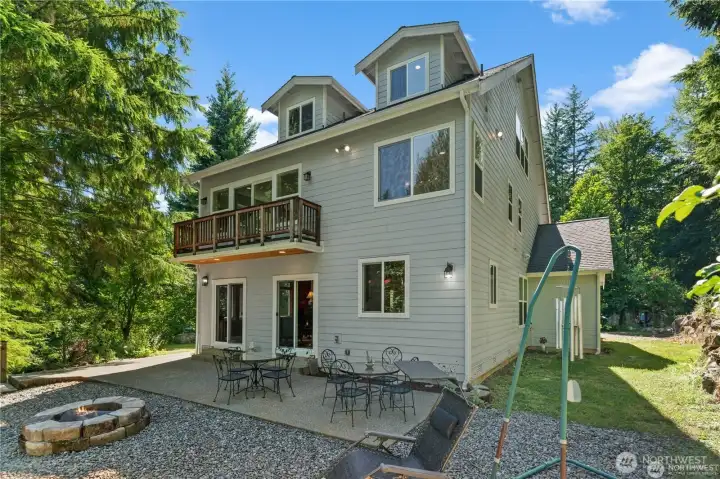 Mt Si home with three levels of custom quality