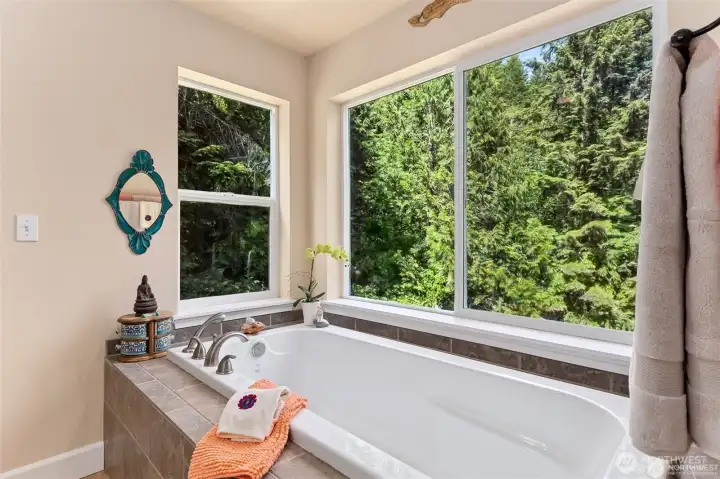 Soaking tub