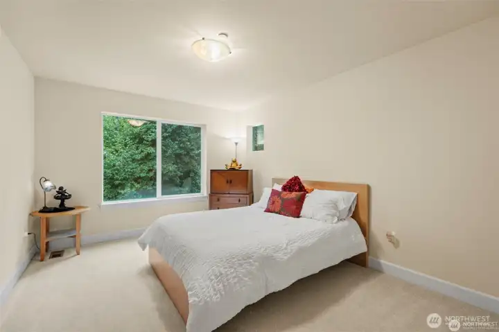 Nice sized bedroom