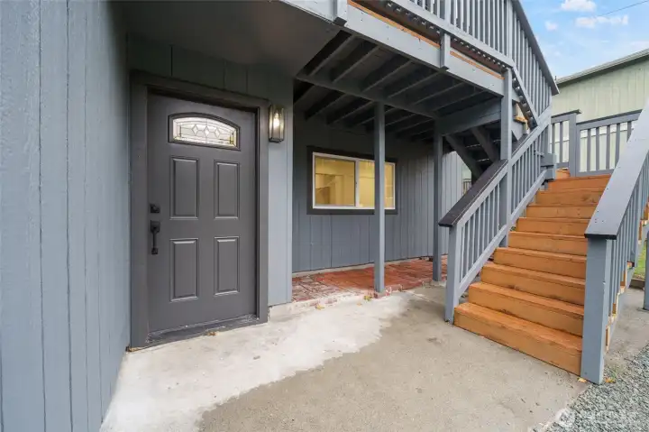 Separate downstairs front entrance.